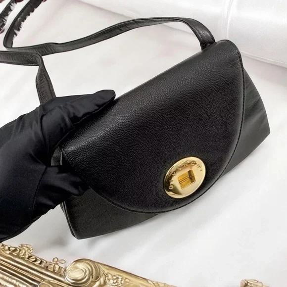 Vintage Givenchy Sacs Black Leather Shoulder bag - Picture 11 of 14